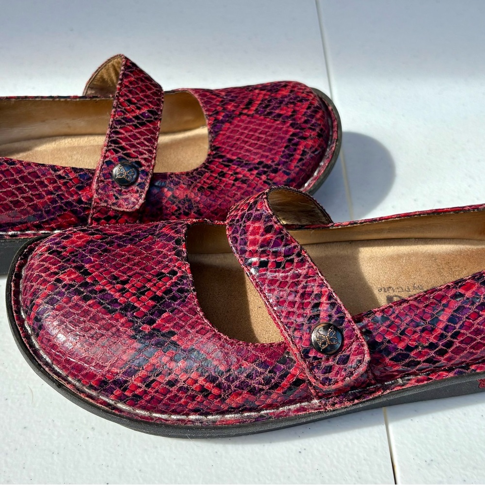 Alegria Mary Jane Red Leather Snakeskin Pattern Size 37 EUC . US 7-7.5 - Picture 4 of 14